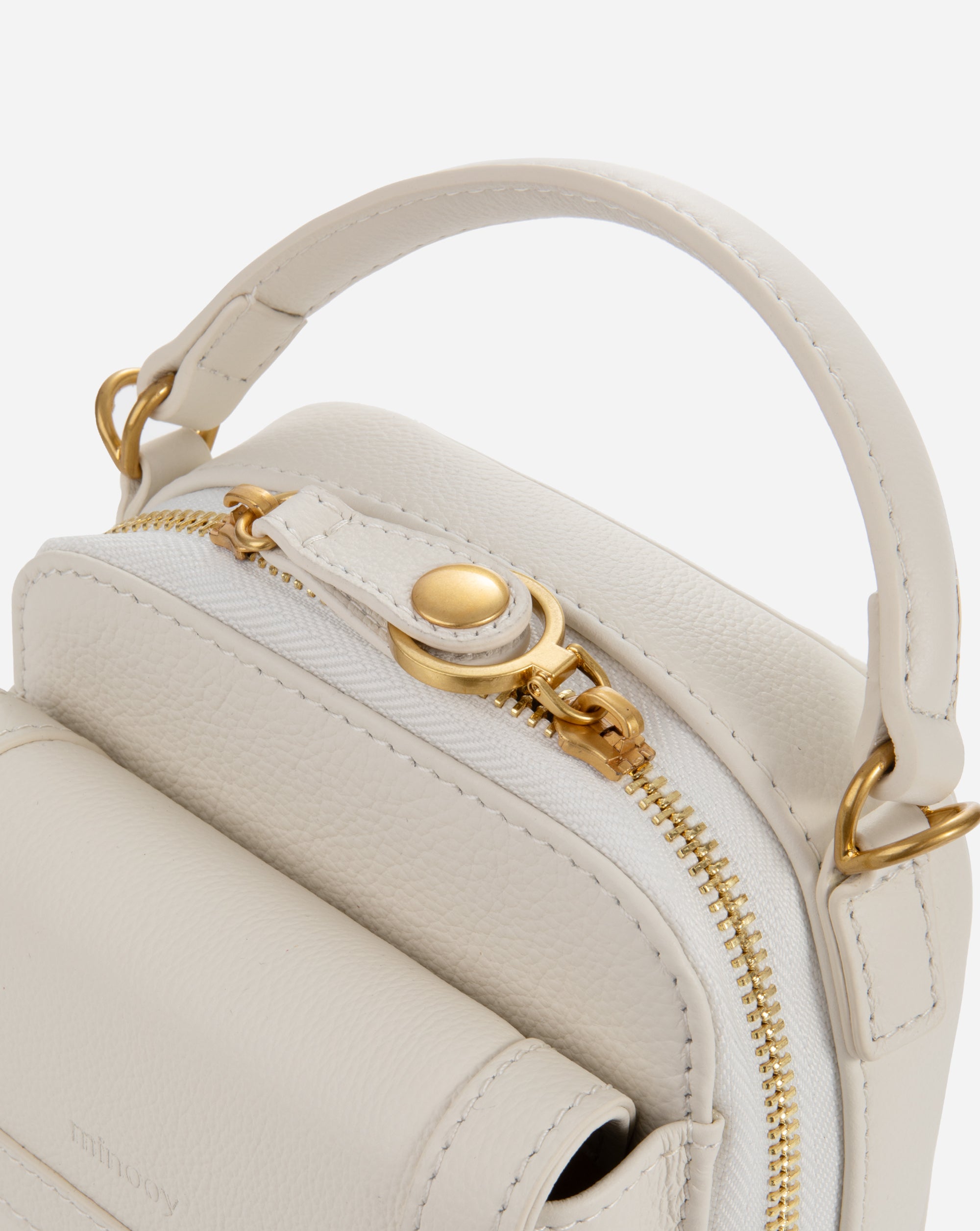 #color_cream white